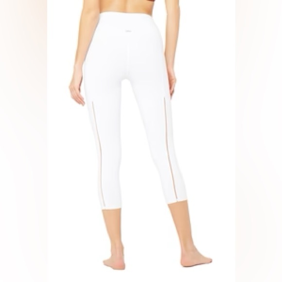 Alo Yoga High-Waist Dash Capri Legging - Picture 6 of 6